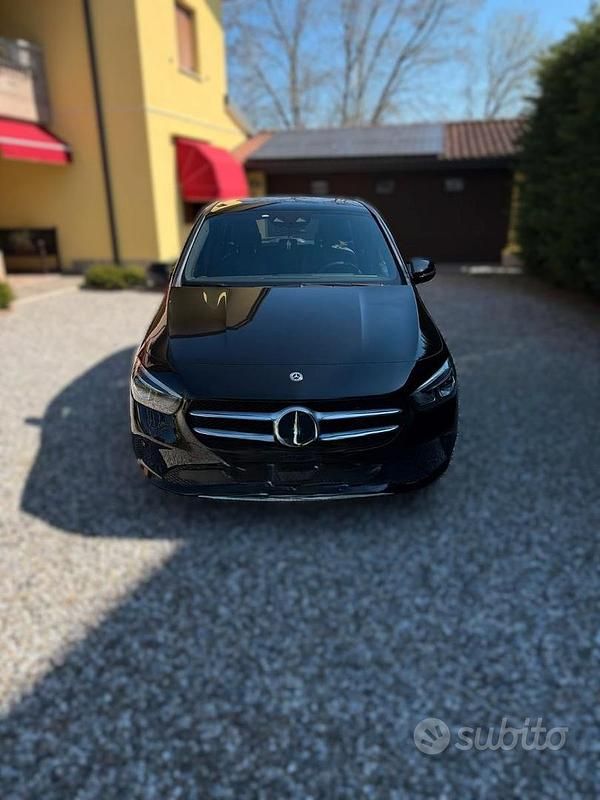 Usata Mercedes B180 116 CV (85 kW) 2019 Nero Monovolume