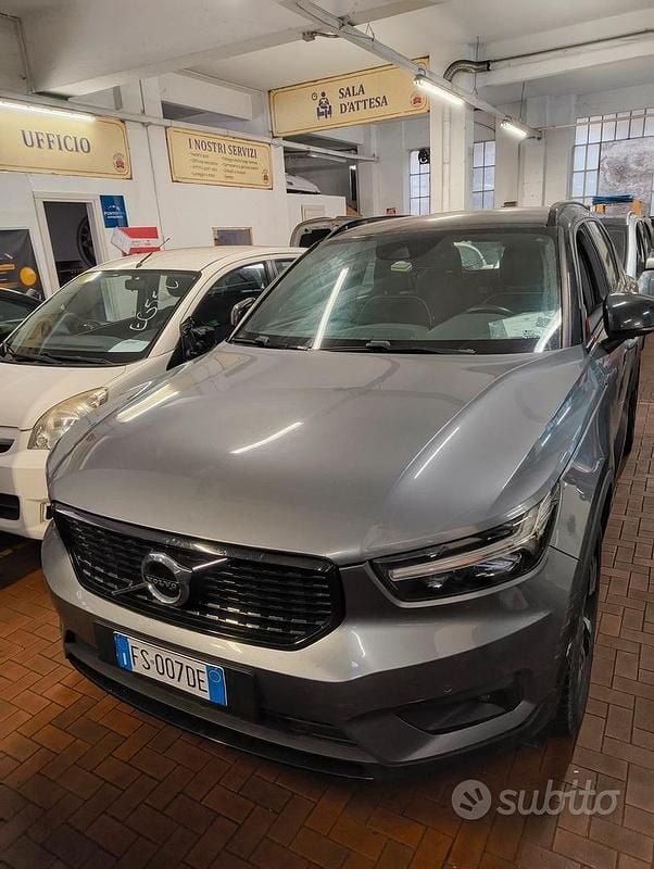Usata Volvo XC40 R-Design 190 CV (139 kW) 2018 Grigio SUV