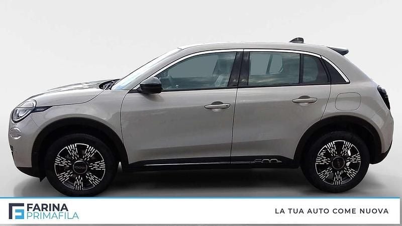 Usata Fiat 600 101 CV (74 kW) 2024 Sabbia metallizzato Berlina