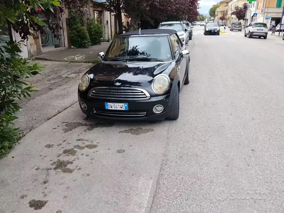 Usata Mini Cooper Cabriolet 120 CV (88 kW) 2009 Nero Cabrio