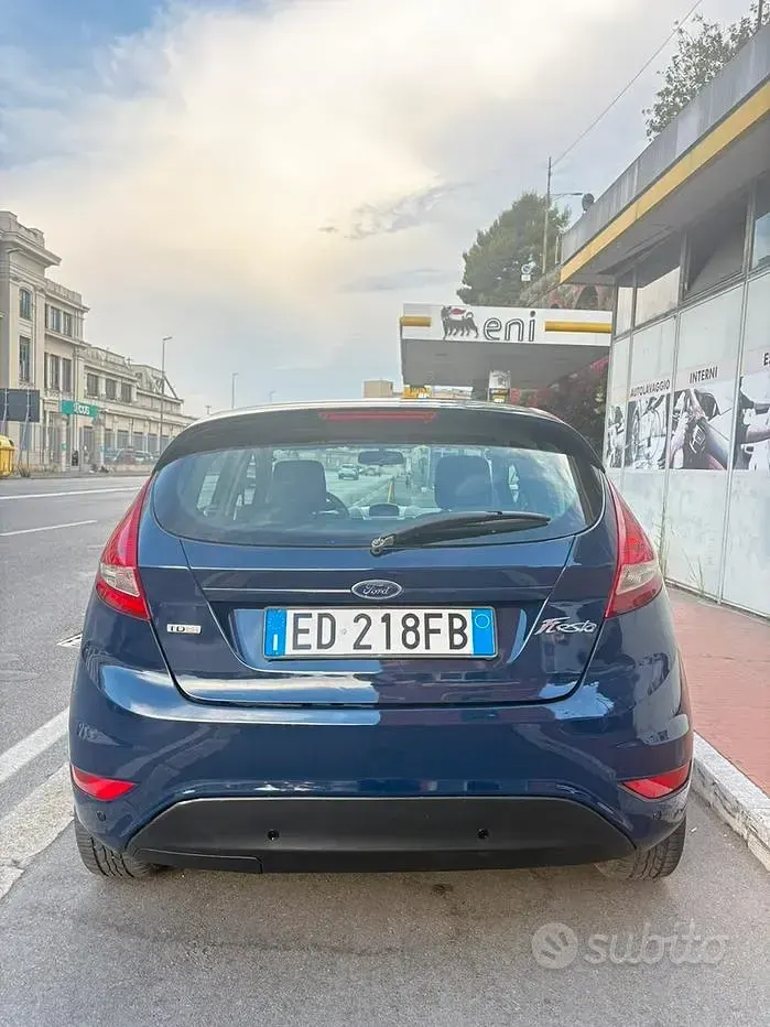 Usata Ford Fiesta 95 CV (69 kW) 2010 Bluazzurro Berlina