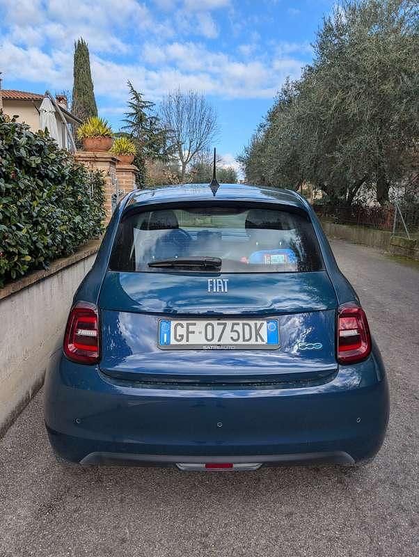 Usata Fiat 500e Passion 86 kW (118 CV) 2021 Blu/azzurro Utilitaria