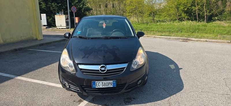Nero Usata 2010 Opel Corsa Sport Tre volumi | 1800 € (Super prezzo) - Immagine 1/4