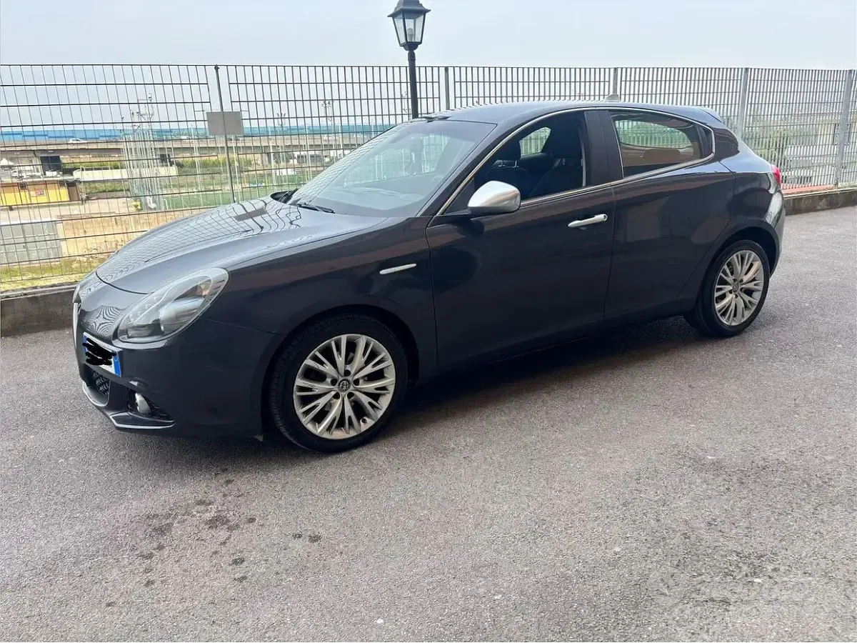 Usata Alfa Romeo Giulietta Distinctive 120 CV (88 kW) 2016 Utilitaria