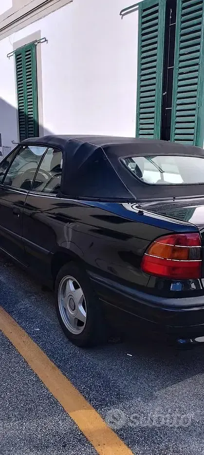 Usata Opel Astra Cabriolet 90 CV (66 kW) 1997 Nero Cabrio