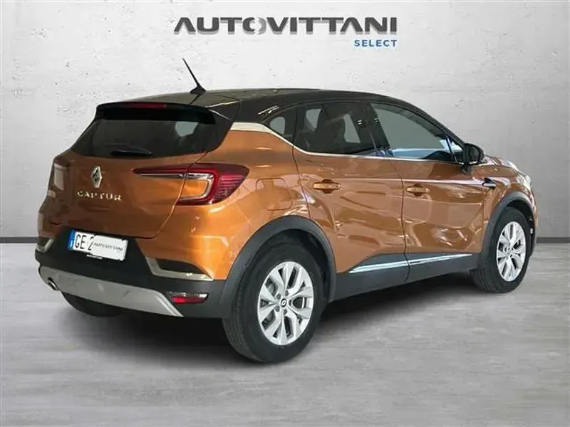 Usata Renault Captur Intens 100 CV (73 kW) 2021 Oro SUV