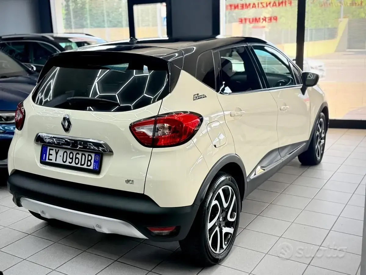 Usata Renault Captur 90 CV (66 kW) 2015 Beige SUV