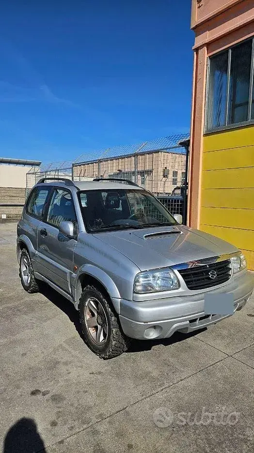 Usata Suzuki Vitara 109 CV (80 kW) 2004 Grigio SUV