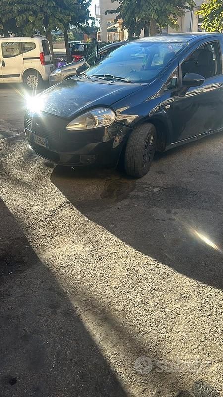 Nero Usata 2009 Fiat Grande Punto Due volumi | 1000 € (Super prezzo) - Immagine 1/4