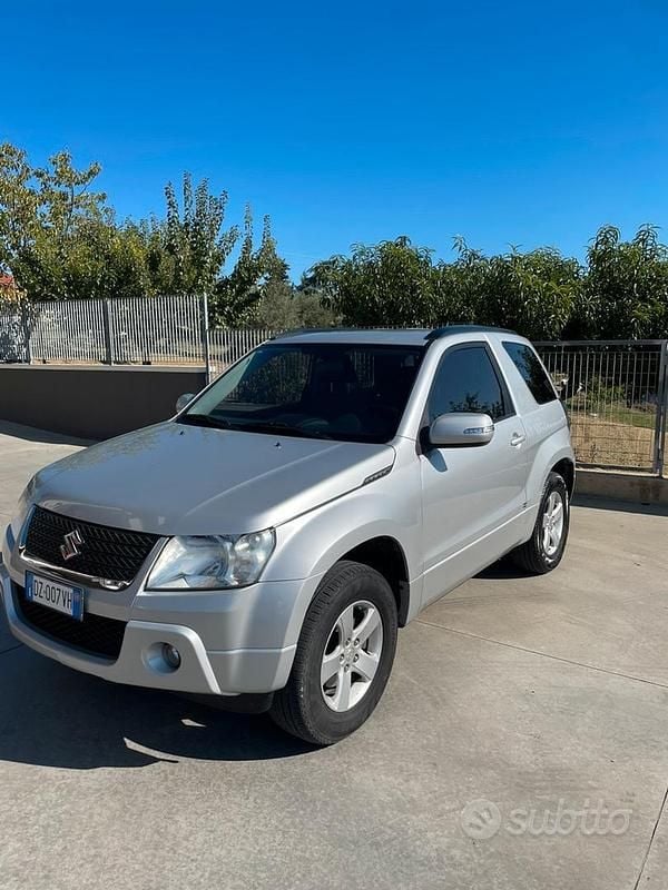 Grigio Usata 2009 Suzuki Grand Vitara SUV | 15.000 € - Immagine 1/4
