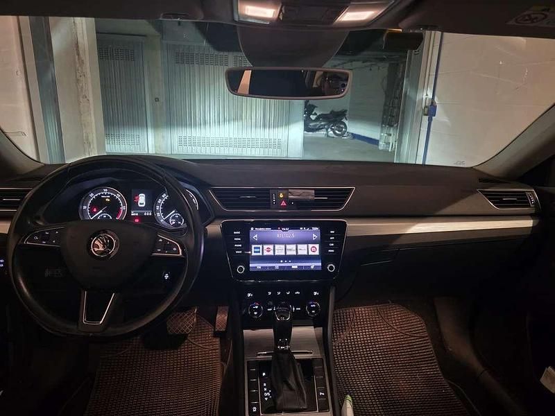 Usata Skoda Superb Executive 150 CV (110 kW) 2020 Argento Station wagon