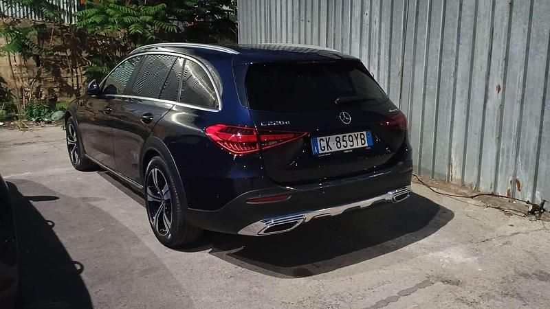 Usata Mercedes C220 Premium 200 CV (147 kW) 2023 Blu/azzurro Station wagon