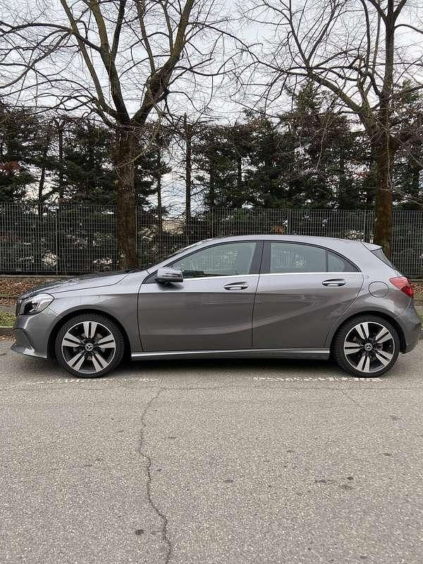 Usata Mercedes A180 Edition 109 CV (80 kW) 2017 Grigio Berlina