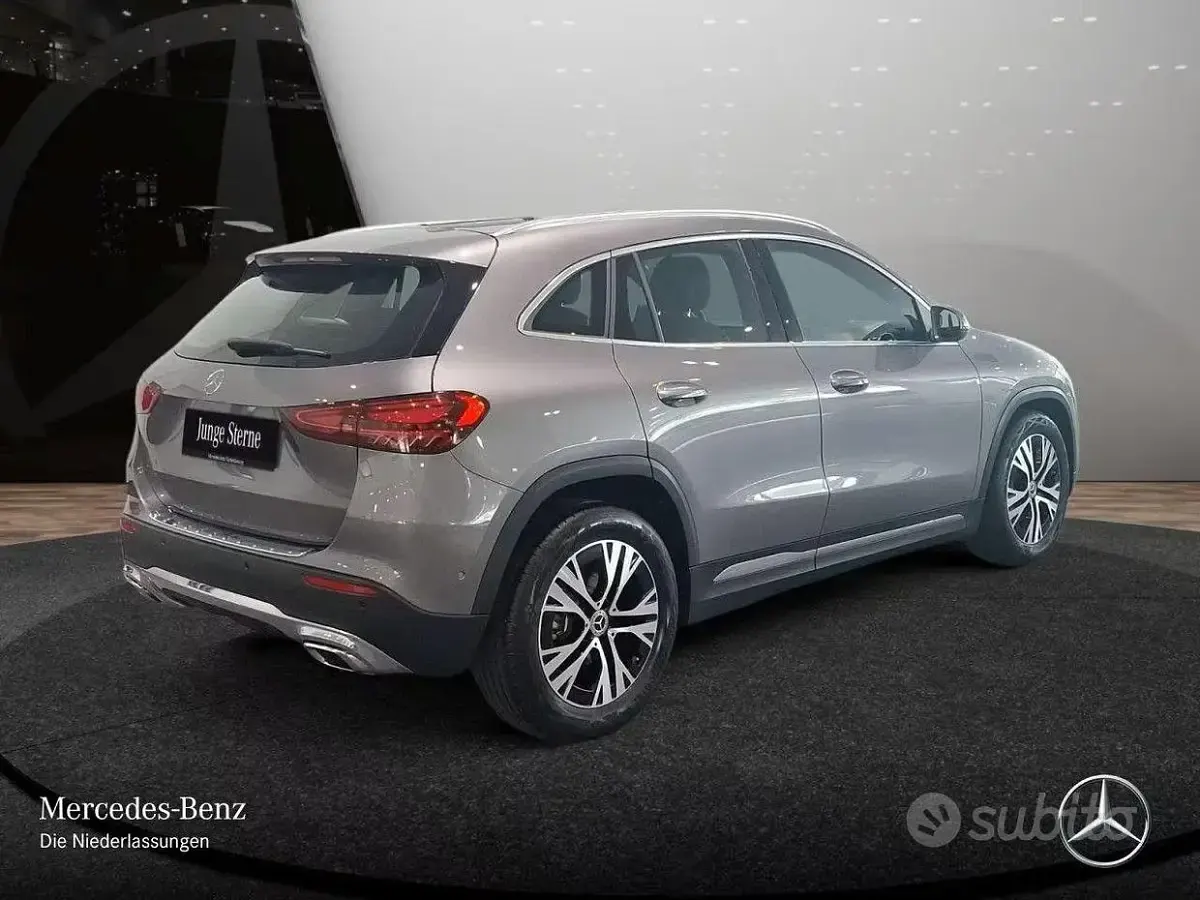 Usata Mercedes GLA180 Advanced 136 CV (100 kW) 2025 Grigio montagna SUV