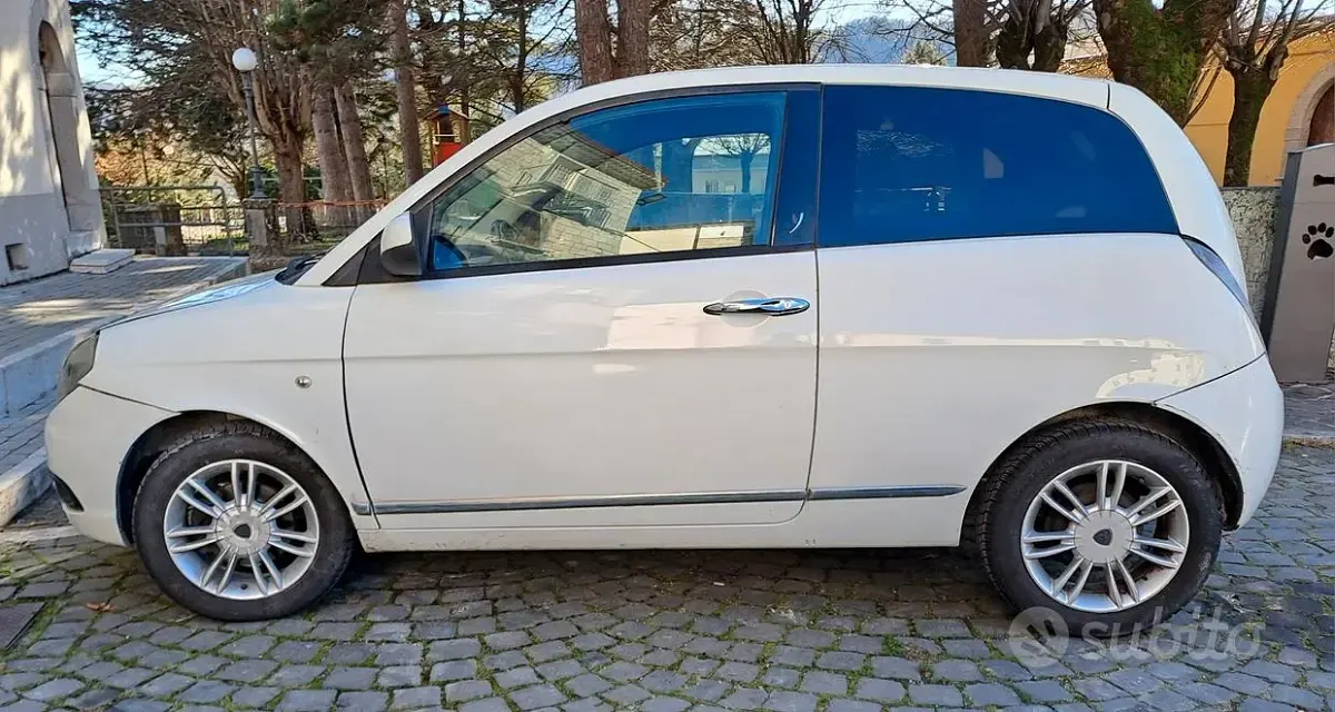 Usata Lancia Ypsilon 75 CV (55 kW) 2009 Bianco Utilitaria