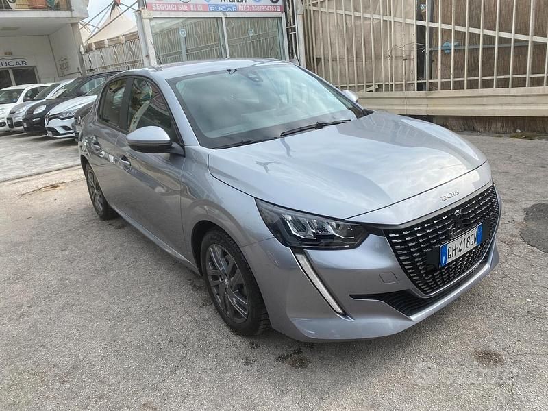 Usata Peugeot 208 Allure 101 CV (74 kW) 2021 Grigio Utilitaria