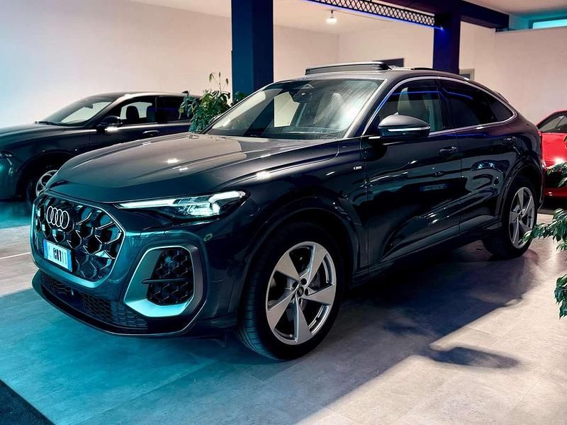 Begagnad Audi Q5 Sportback S-Line 204 HK (150 kW) 2025 Grå SUV