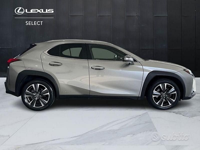 Usata Lexus UX 250h Executive Line 184 CV (135 kW) 2019 Grigio SUV