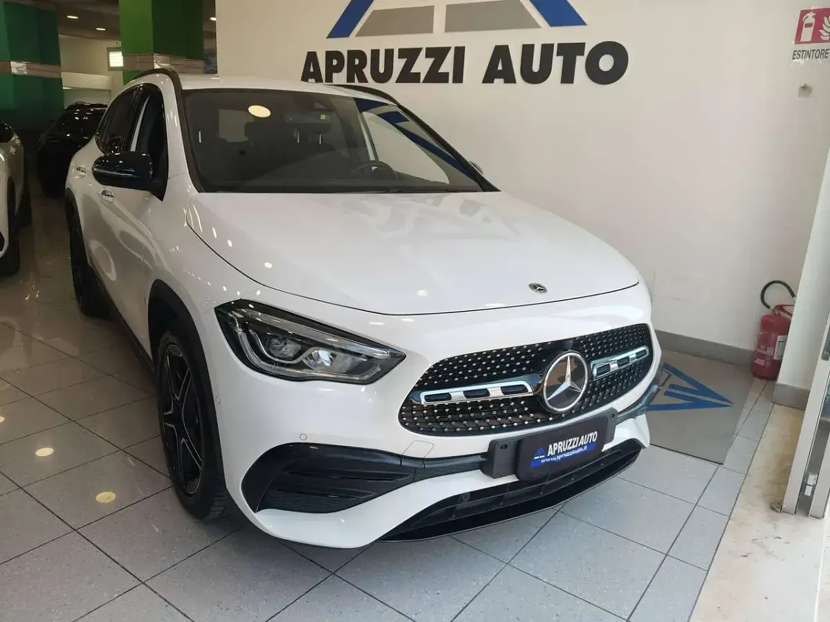 Usata Mercedes GLA200 Premium 150 CV (110 kW) 2021 Bianco SUV