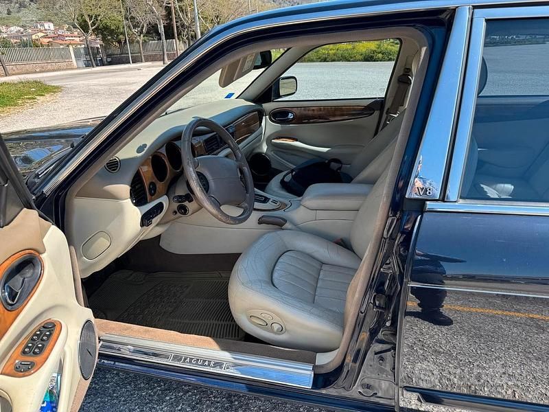 Usata Jaguar XJ 237 CV (174 kW) 2000 Blu Berlina