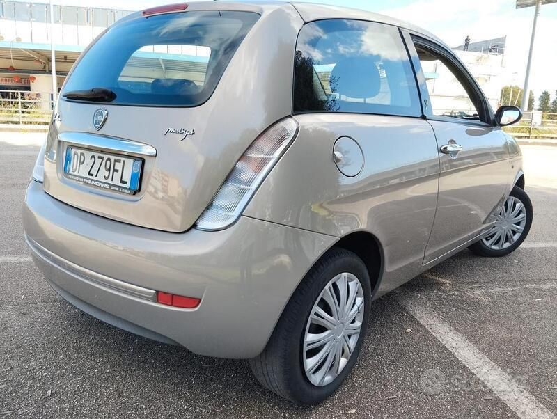 Usata Lancia Ypsilon 75 CV (55 kW) 2008 Beige Utilitaria