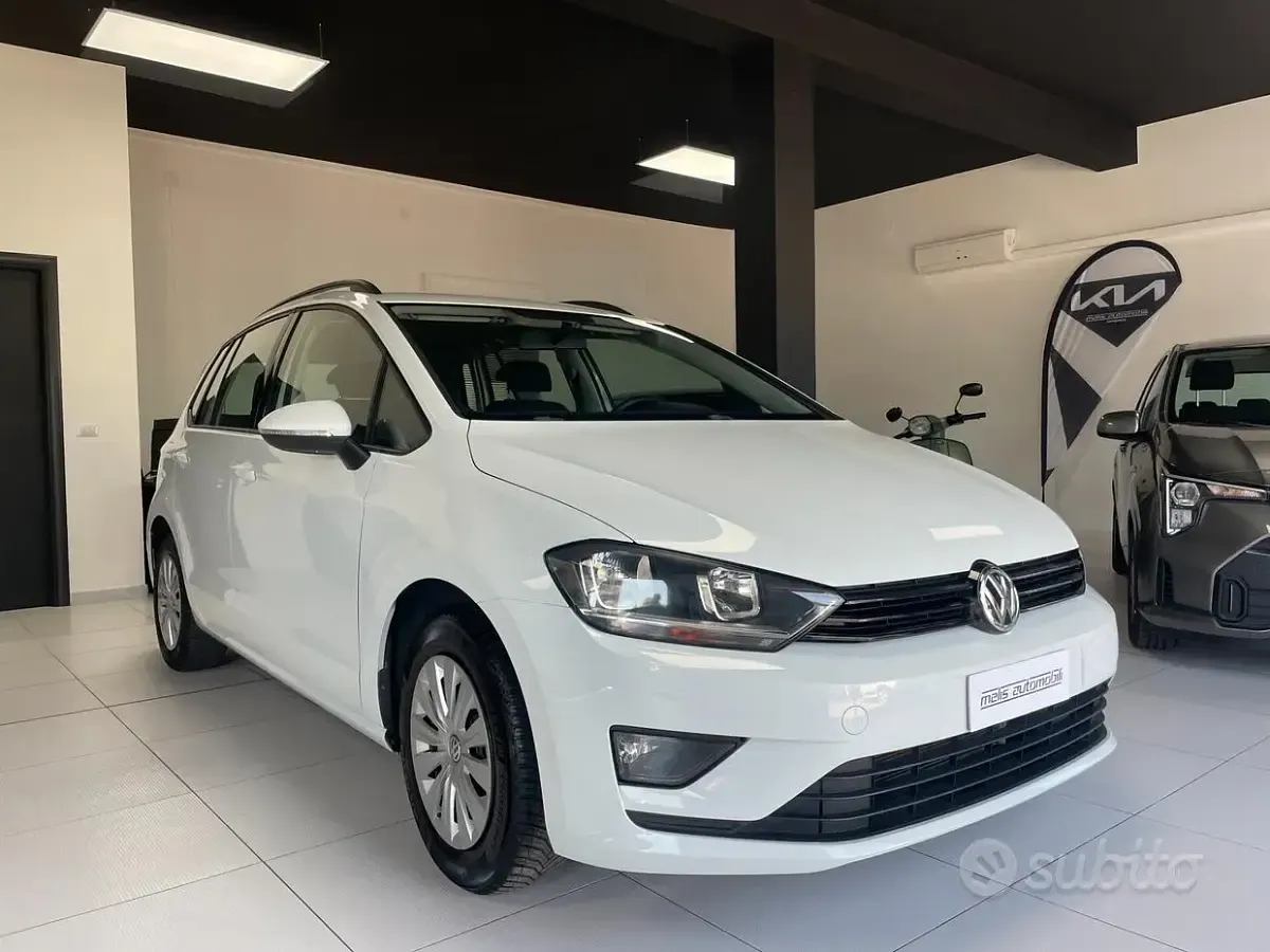 Usata VW Golf Sportsvan Trendline 110 CV (80 kW) 2015 Bianco Monovolume