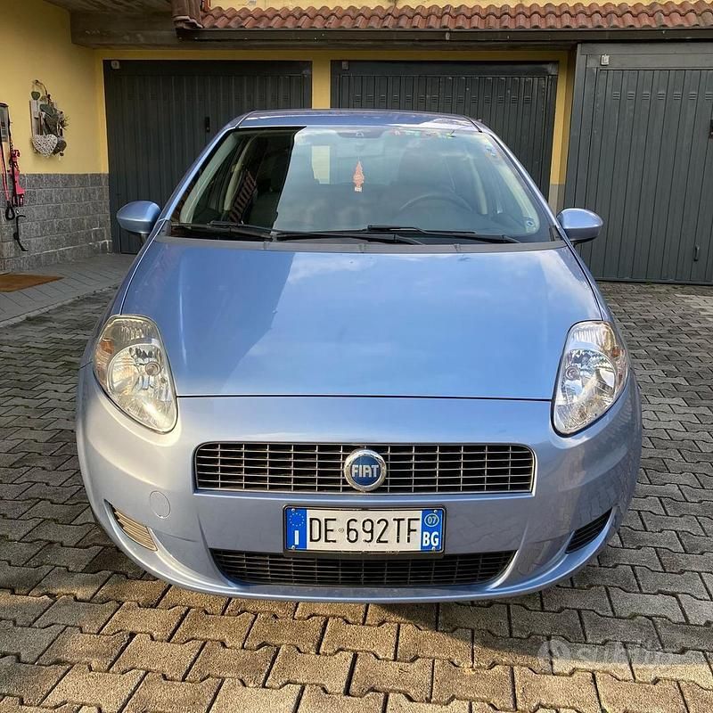 Usata Fiat Grande Punto Dynamic 77 CV (56 kW) 2007 Blu Utilitaria