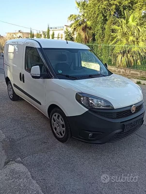 Usata Fiat Doblò 100 CV (73 kW) 2019 Bianco Monovolume