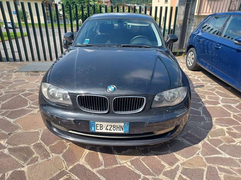 Usata BMW 118 143 CV (105 kW) 2010 Nero Utilitaria