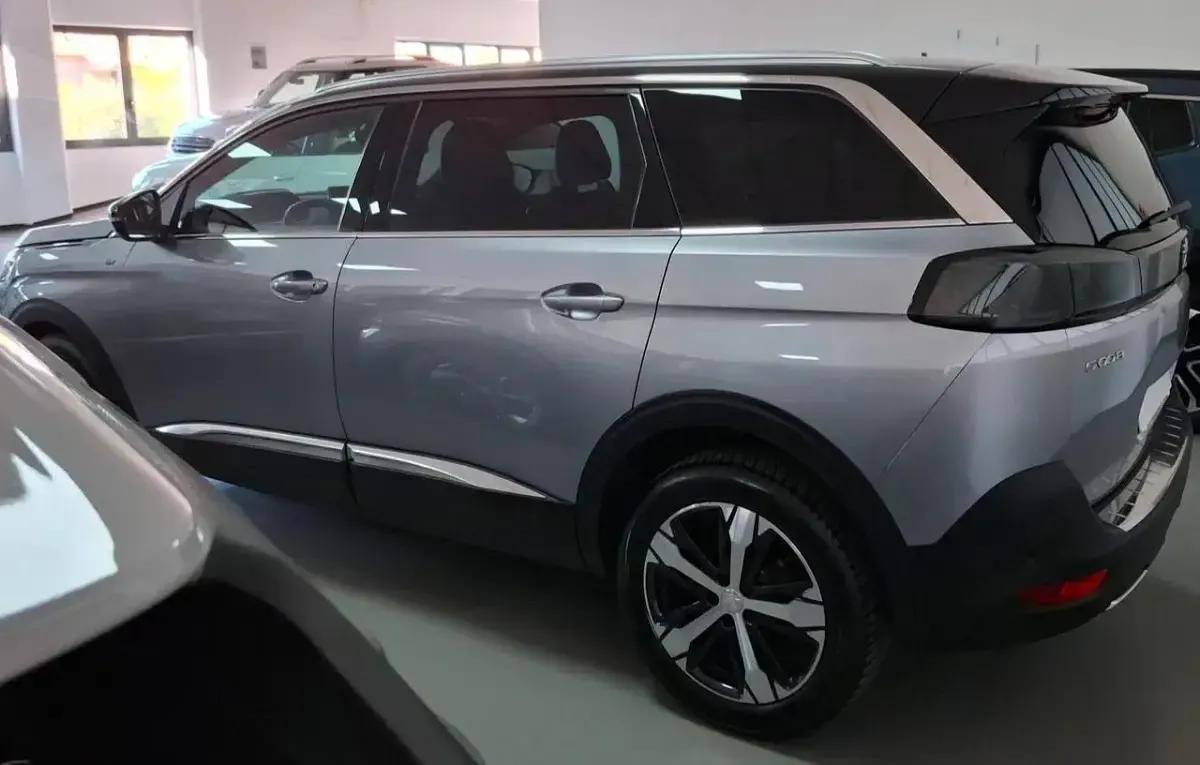 Usata Peugeot 5008 GT 131 CV (96 kW) 2024 Argento SUV