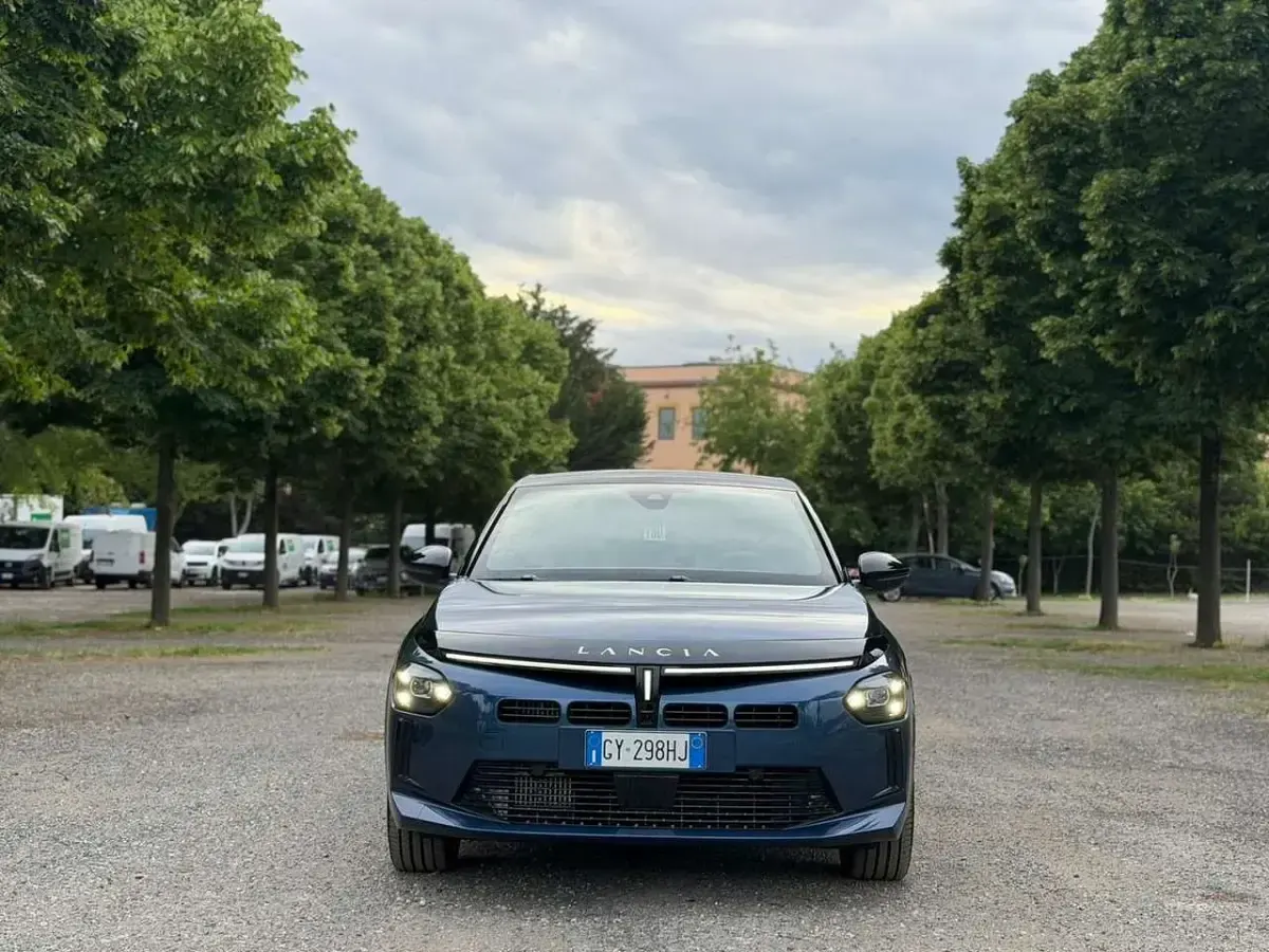 Usata Lancia Ypsilon 110 CV (80 kW) 2025 Blu/azzurro Utilitaria