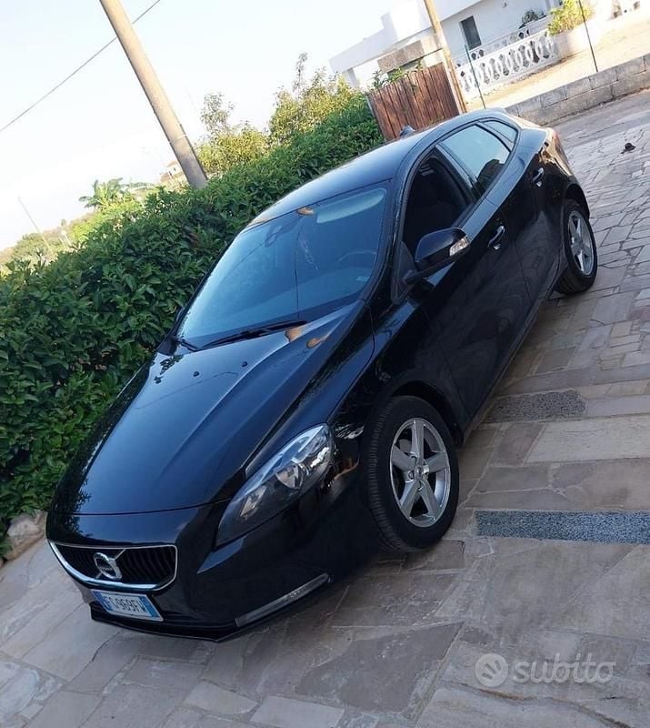 Usata Volvo V40 150 CV (110 kW) 2016 Nero Station wagon