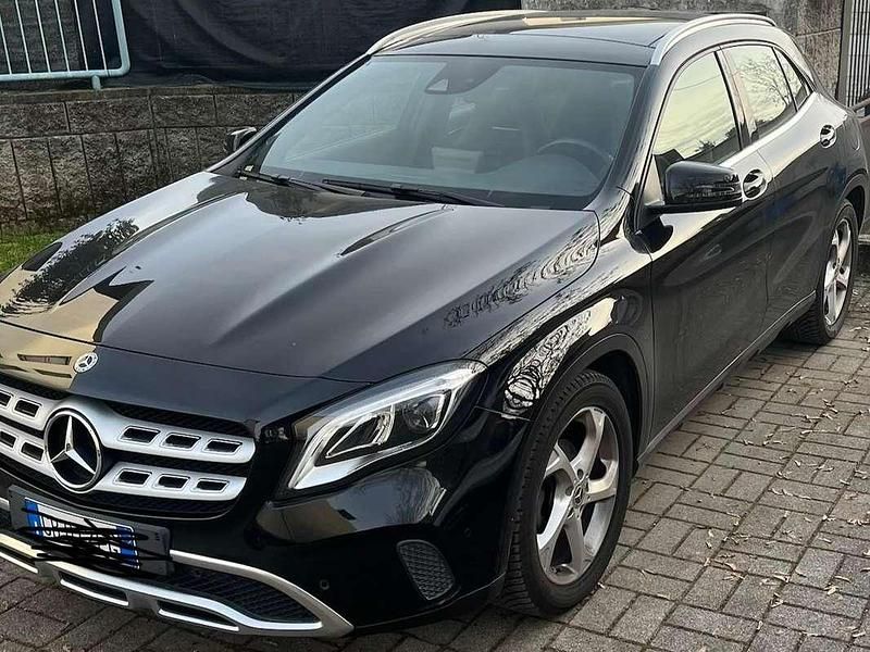 Usata Mercedes 180 131 CV (96 kW) 2019 Nero Berlina