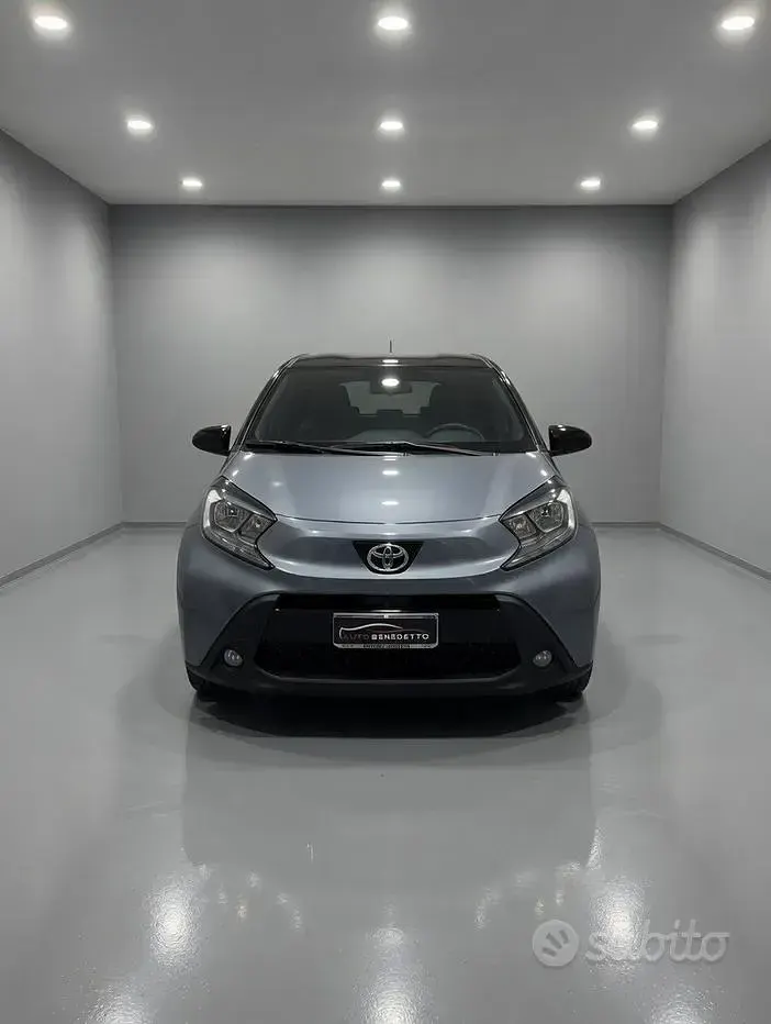 Usado Toyota Aygo X Trend 72 CV (52 kW) 2025 Gris SUV