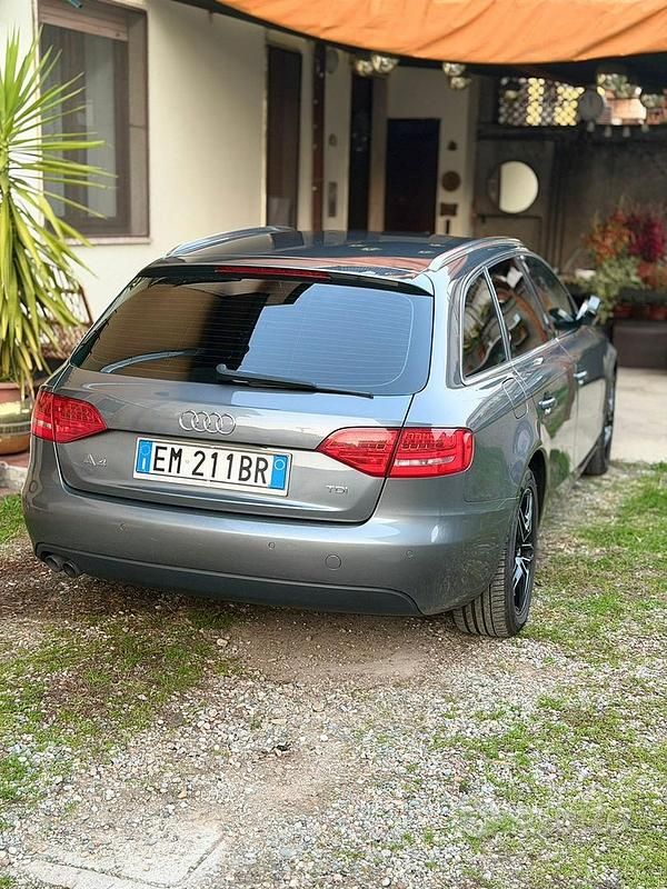 Grigio Usata 2012 Audi A4 Tre volumi | 6500 € - Immagine 1/4