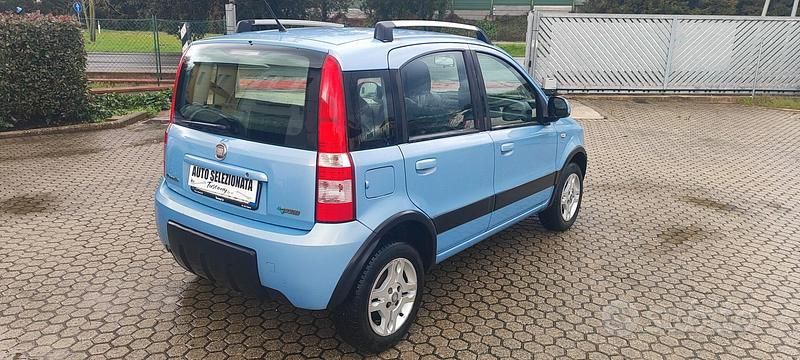Usata Fiat Panda Climbing 60 CV (44 kW) 2010 Blu Utilitaria