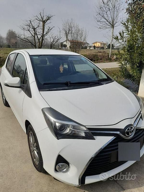 Usata Toyota Yaris 99 CV (72 kW) 2017 Bianco Berlina