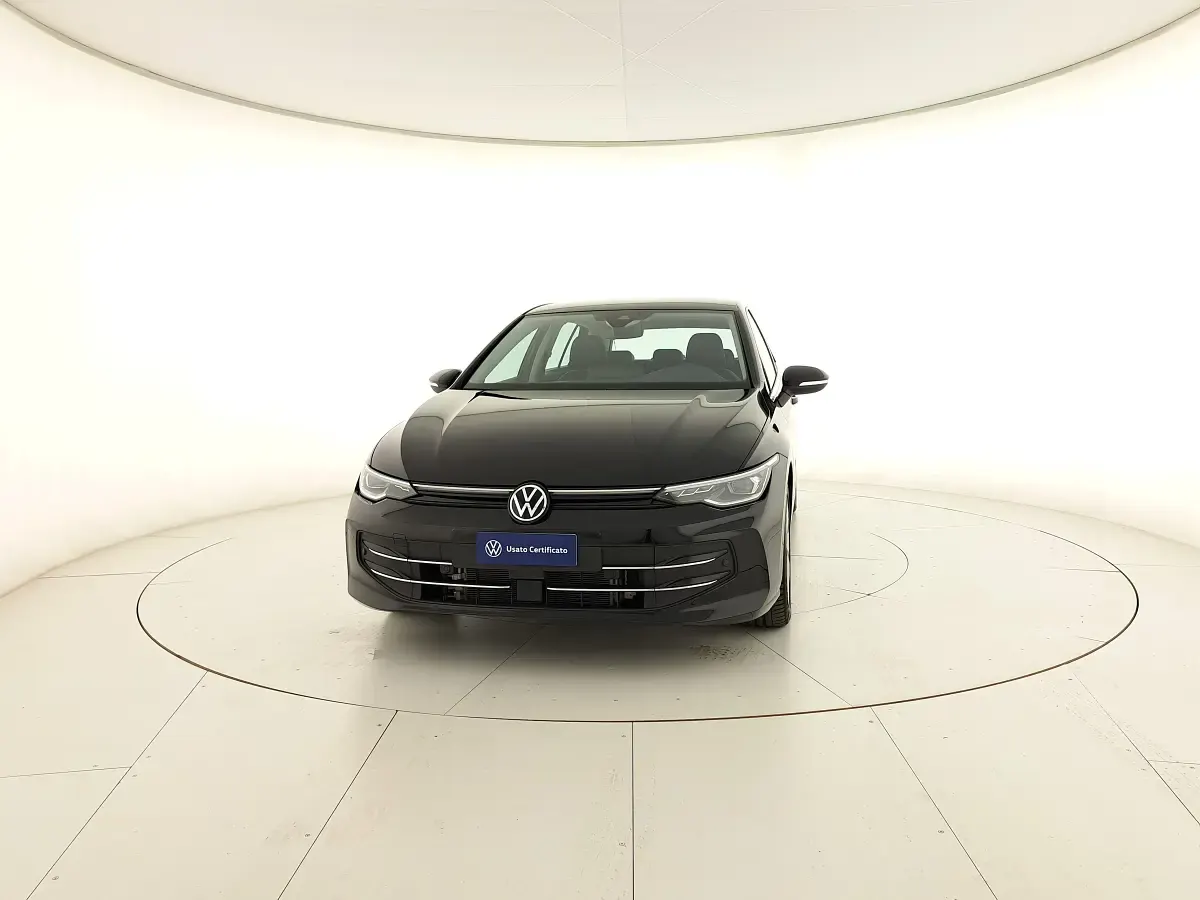Usata VW Golf VIII Style 150 CV (110 kW) 2025 Grenadill black metallizzato Berlina