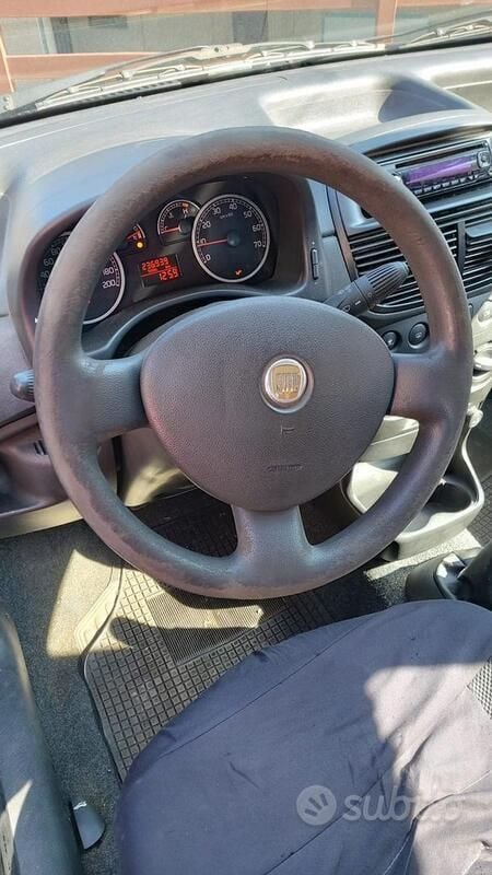Usata Fiat Punto 69 CV (50 kW) 2009 Nero Utilitaria