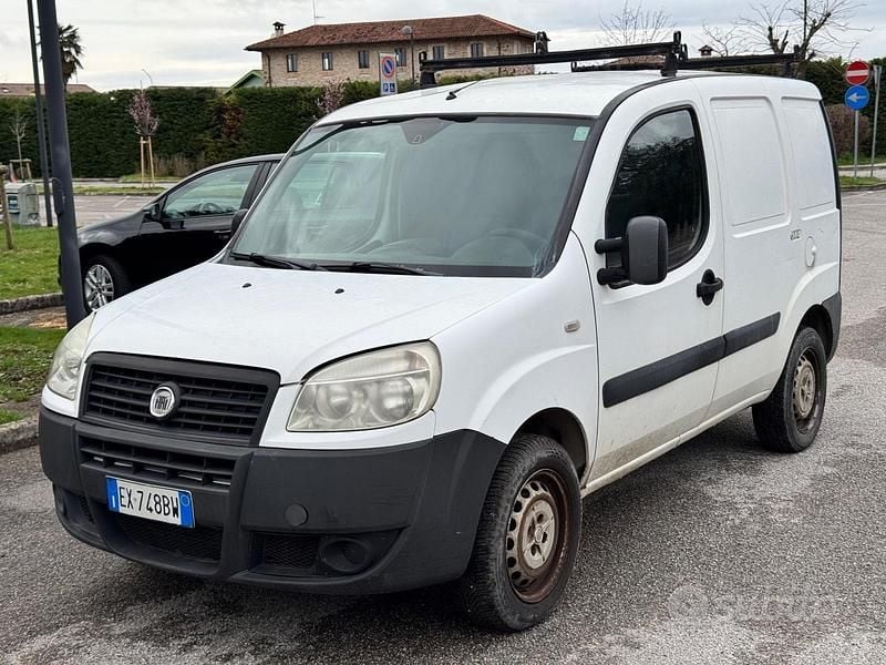 Begagnad Fiat Doblò 75 HK (55 kW) 2009 Vit Minibuss