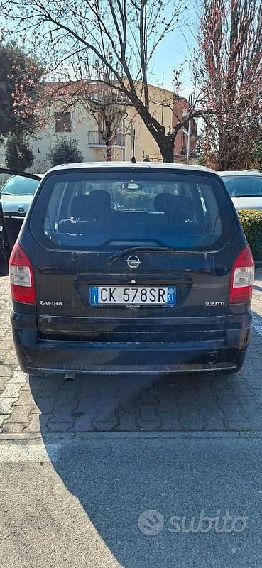 Usata Opel Zafira 2004 Nero Monovolume