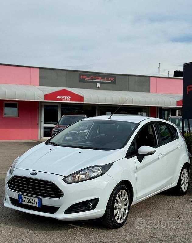 Gebraucht Ford Fiesta Titanium 75 PS (55 kW) 2015 Weiß Limousine