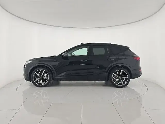 Begagnad Audi Q6 e-tron S-Line 284 kW (387 HK) 2025 Svart SUV
