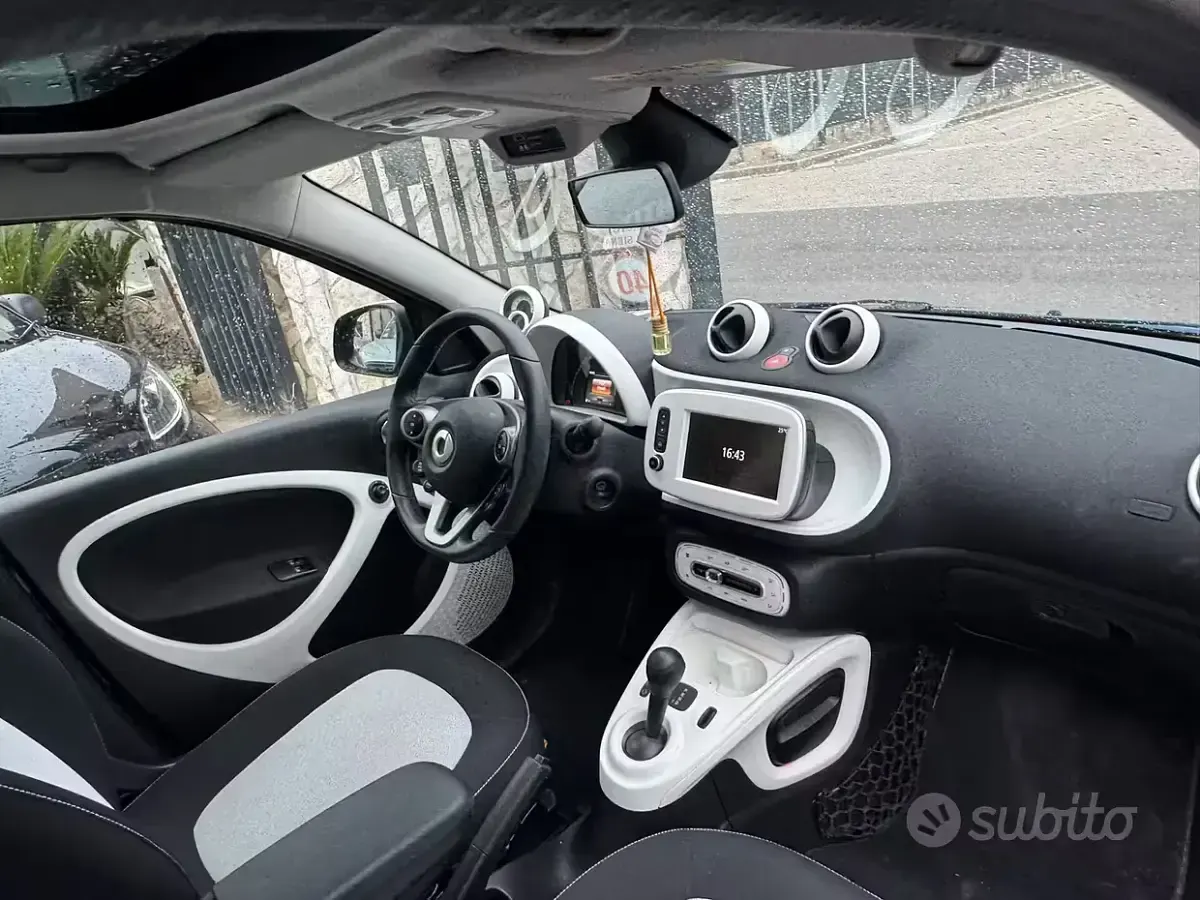 Usata Smart ForFour Passion 90 CV (66 kW) 2018 Bluazzurro Utilitaria