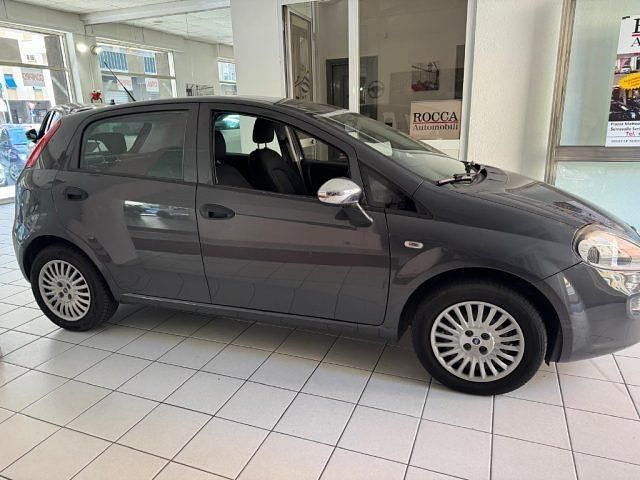 Usata Fiat Punto Street 69 CV (50 kW) 2016 Grigio scuro metallizzato Utilitaria