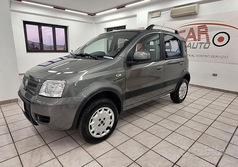 Grigio Usata 2013 Fiat Panda 4x4 Easy Due volumi | 5290 € (Buon prezzo) - Immagine 1/4