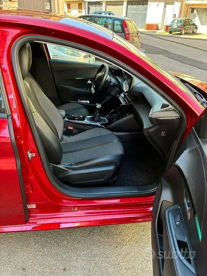 Usata Peugeot 208 102 CV (75 kW) 2021 Utilitaria