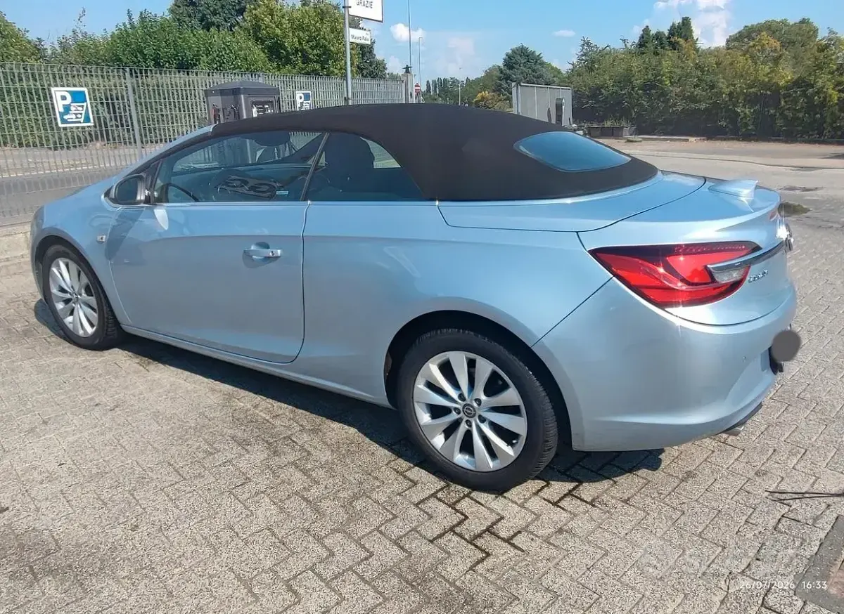 Usata Opel Cascada Cosmo 170 CV (125 kW) 2016 Bluazzurro Cabrio
