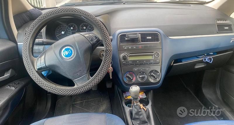 Usata Fiat Grande Punto 2005 Blu Utilitaria