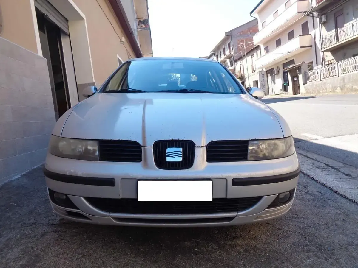 Usata Seat Leon Stella 90 CV (66 kW) 2004 Argento Utilitaria